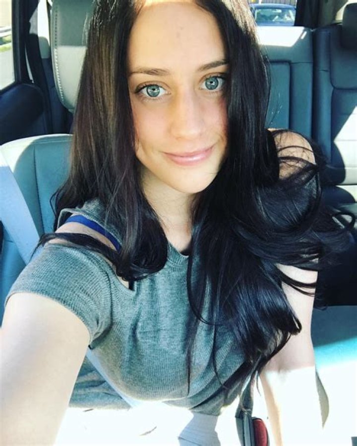 Chloe Reinhart - Net Worth, Age, Height, Birthday, Bio, Wiki!