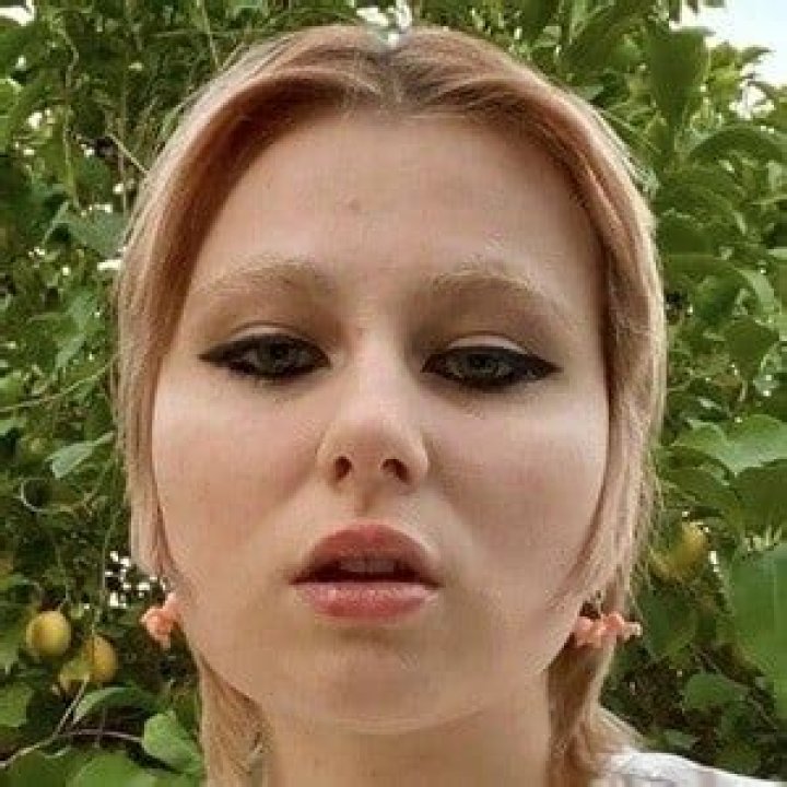 Zoe Donahoe Net Worth, Age, Height, Bio, Birthday, Wiki!